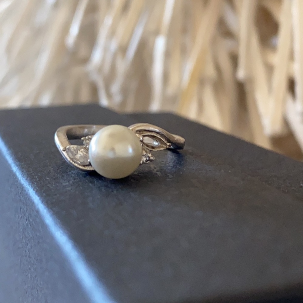 🪞 925 sterling silver pearl and crystal silver ring
